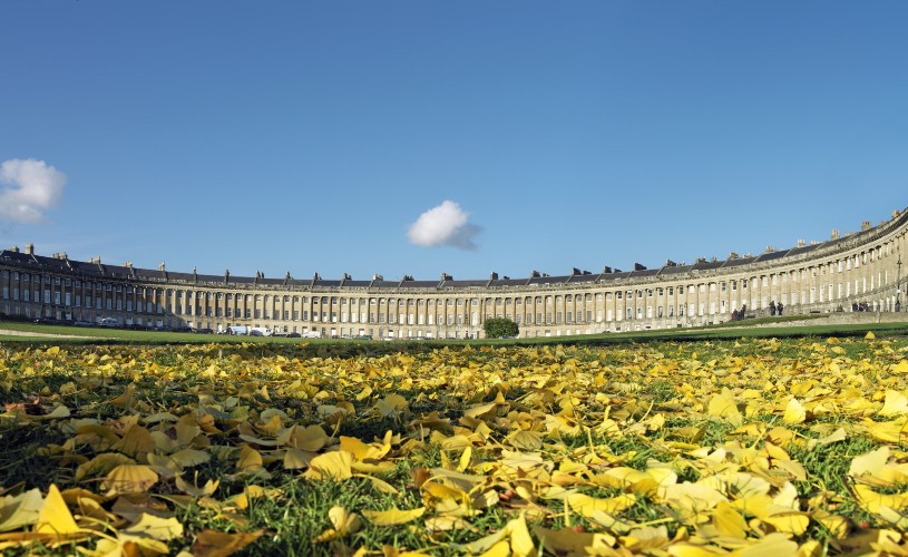 Autumn leaves on the lawns in front of the Royal Crescent